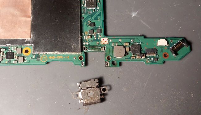 Nintendo Switch neuzlādējas — USB Type-C ligzdas nomaiņa Rīgā