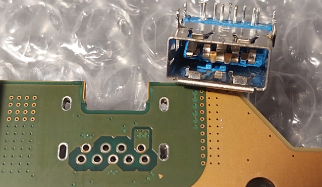 PS5 HDMI un USB ligzdu remonts Rīgā