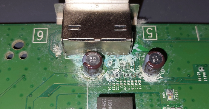 💀 Xbox One Fat pēc šķidruma nokļūšanas — kad plates remontam vairs nav jēgas